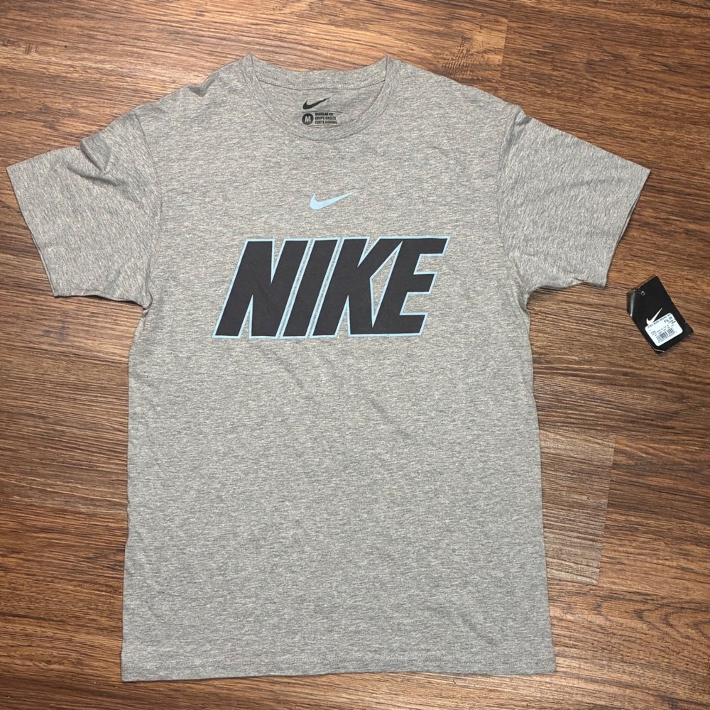 Nike Graphic T-Shirt Mens Medium Grey New Short Sleeve Logo Tee